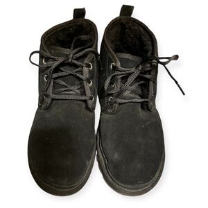 Black Neumel Boot UGGS,‎ size 8